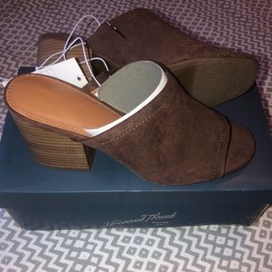 Universal Thread Block Heel Mules